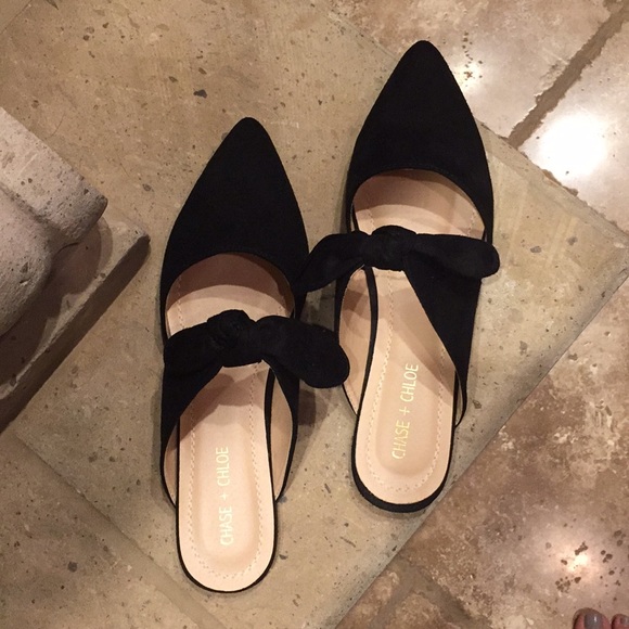 {Chase + Chloe}Sz 5.5 Faux Suede Bow Tie Slip Ons - Picture 2 of 8